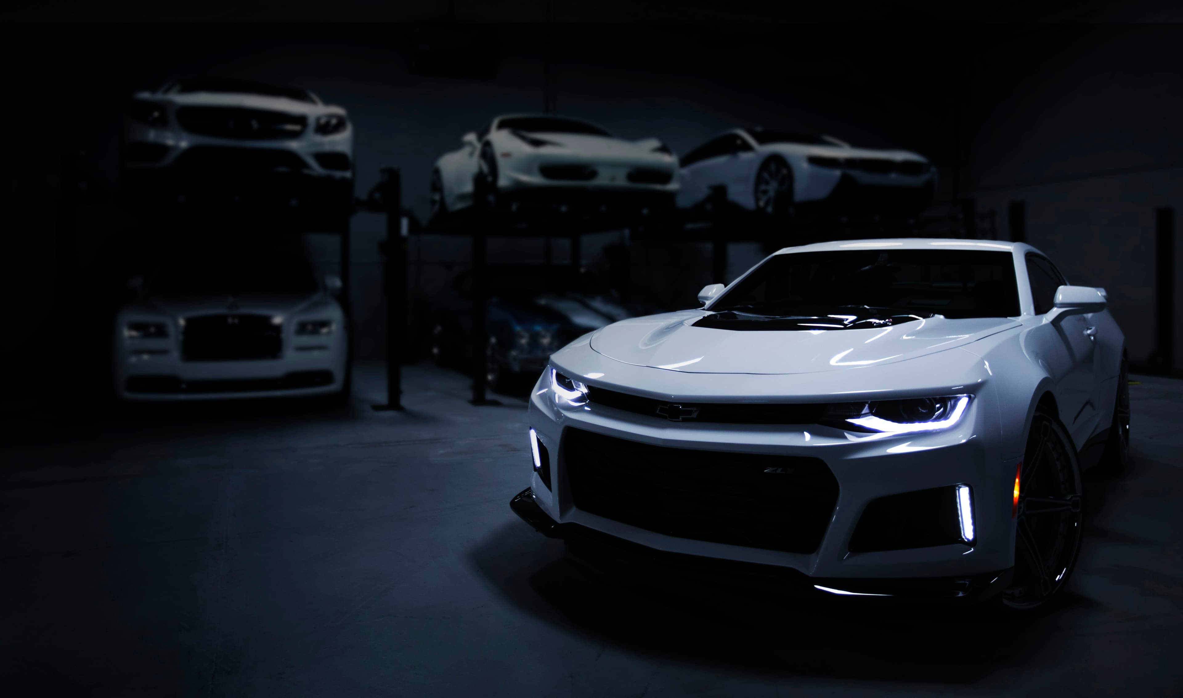 Carro de luxo polido — polimento e vitrificação